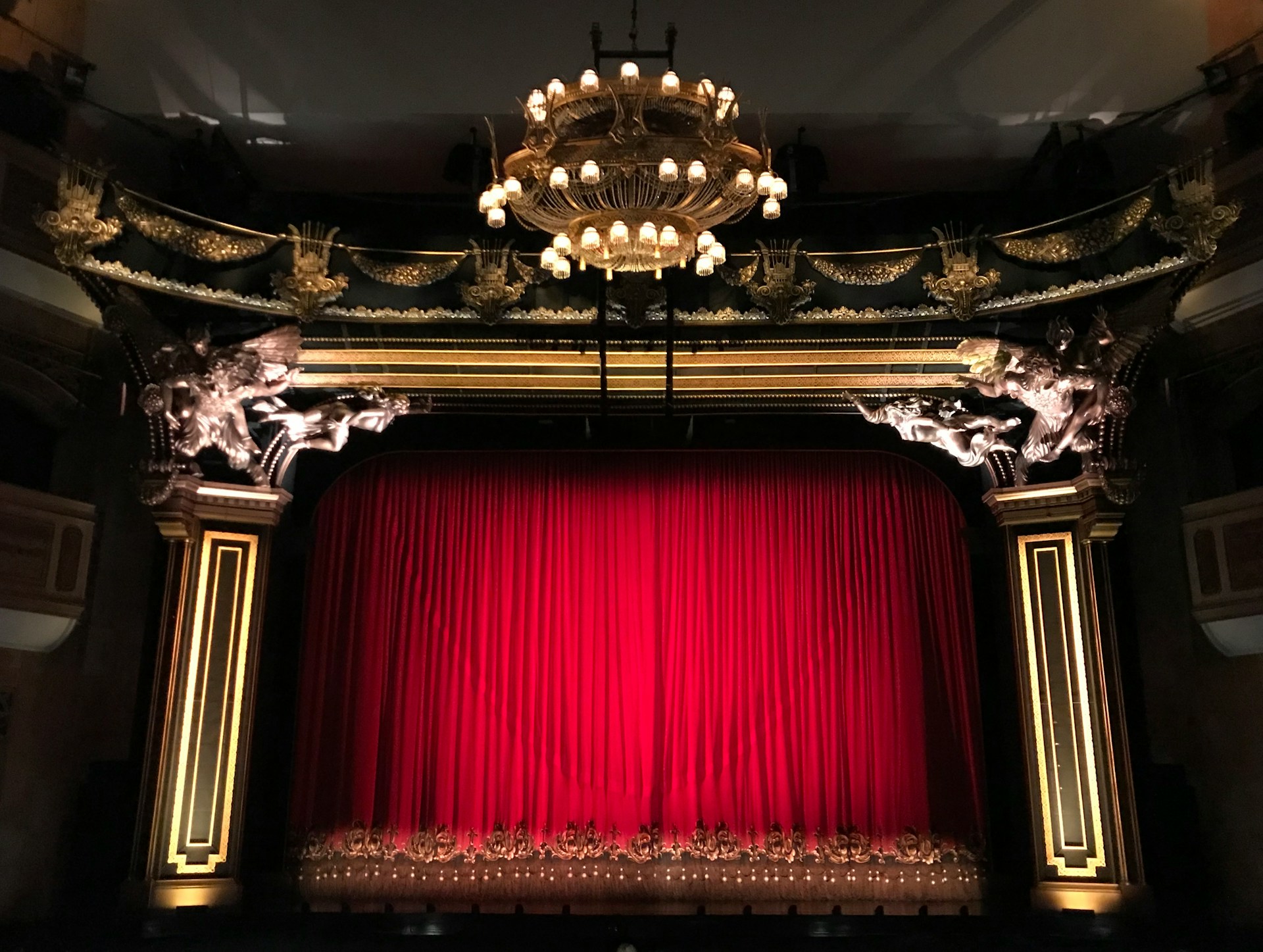 What to Expect in Your First Broadway Dance Lessons